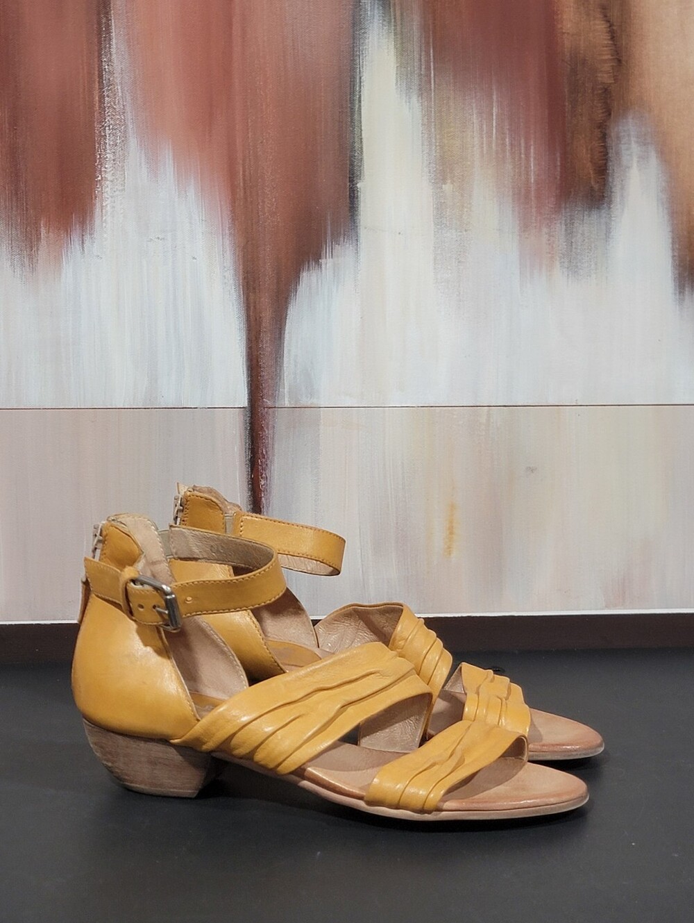 Miz Mooz Women’s Sandals Mustard Yellow Leather Cassie Low Heel Shoes Size 39